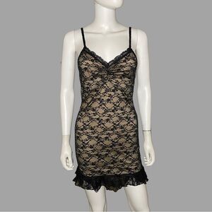 Forever 21 Black Lace Chemise with Sweetheart‎ Neckline
